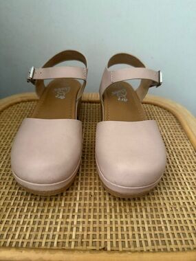 art class Blush Pink Ankle-Strap Clog Sandals